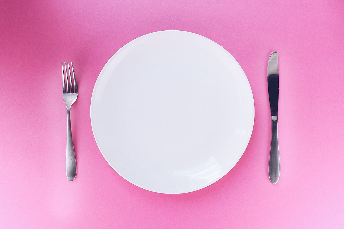 Empty table setting plate fork knife (42585288225).jpg