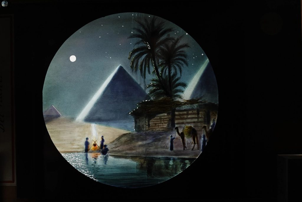 Magic Lantern Image/Mist: Pyramids Giza